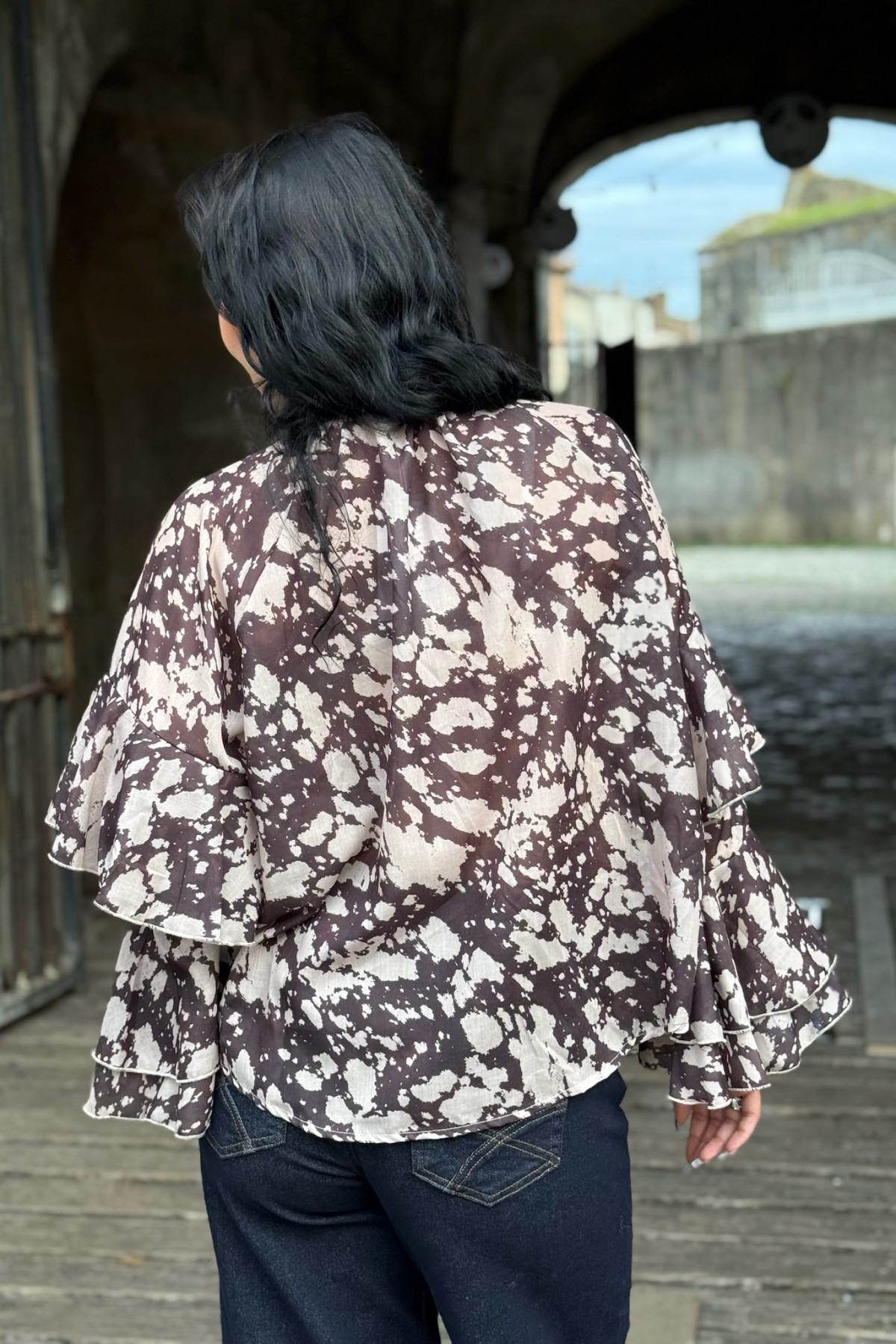 blouse fluide marron et beige 5720 manches longues a volants (4)