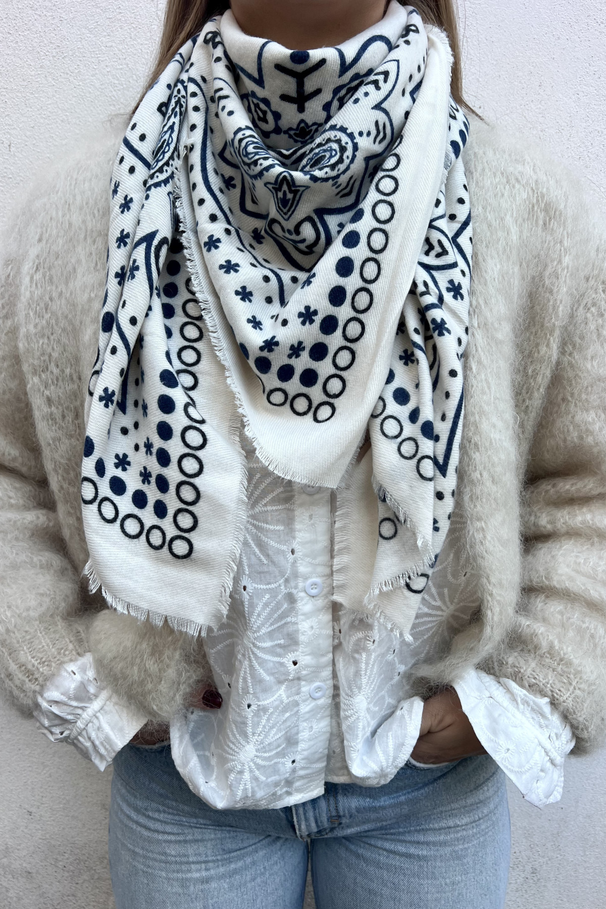 foulard bandana imprime paisley cachemire ecru et bleu  (3)