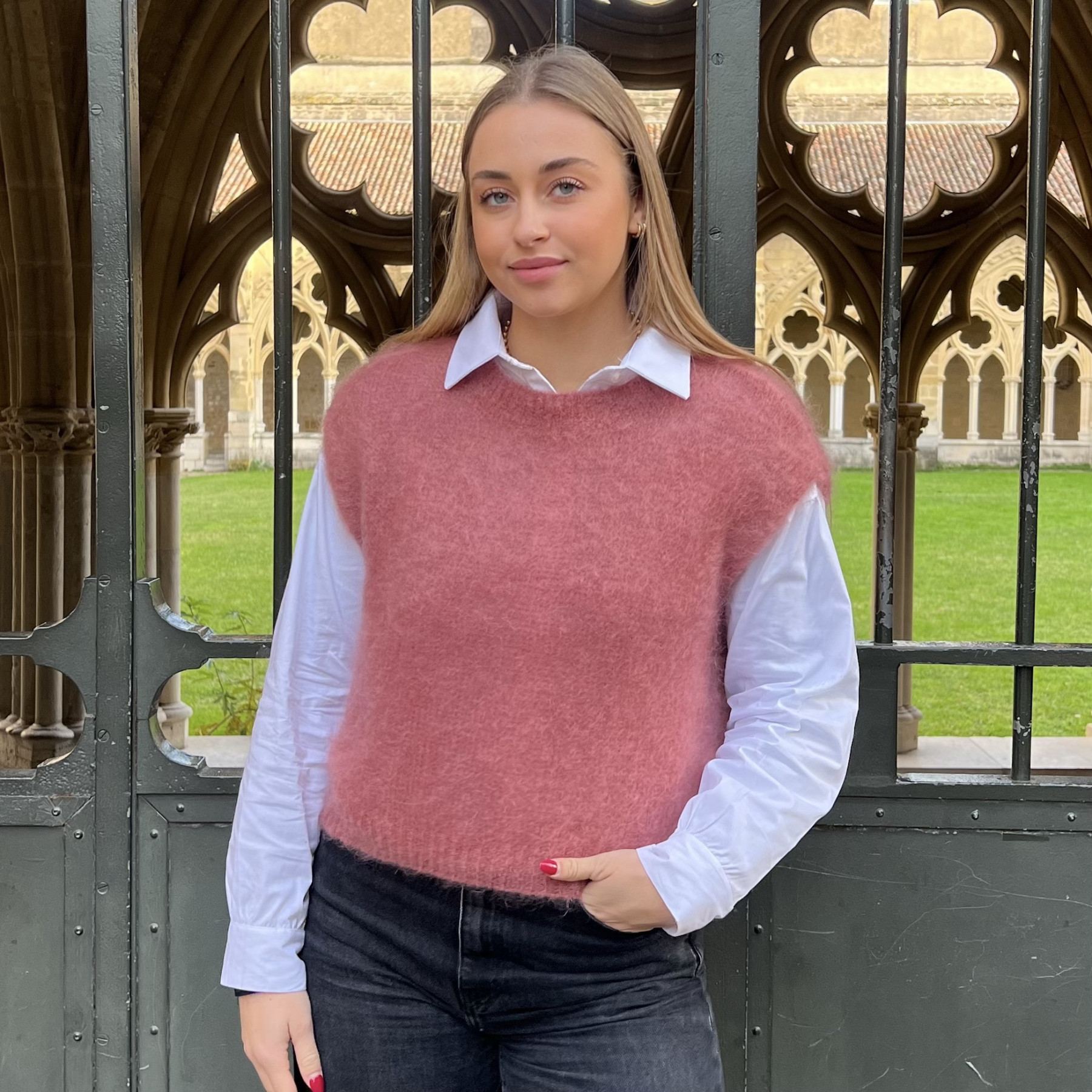 pull sans manches en mohair rose poudré chummy (1)