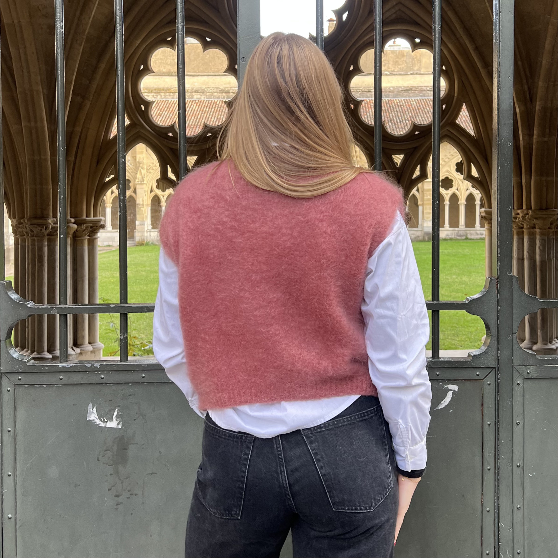 pull sans manches en mohair rose poudré chummy (3)