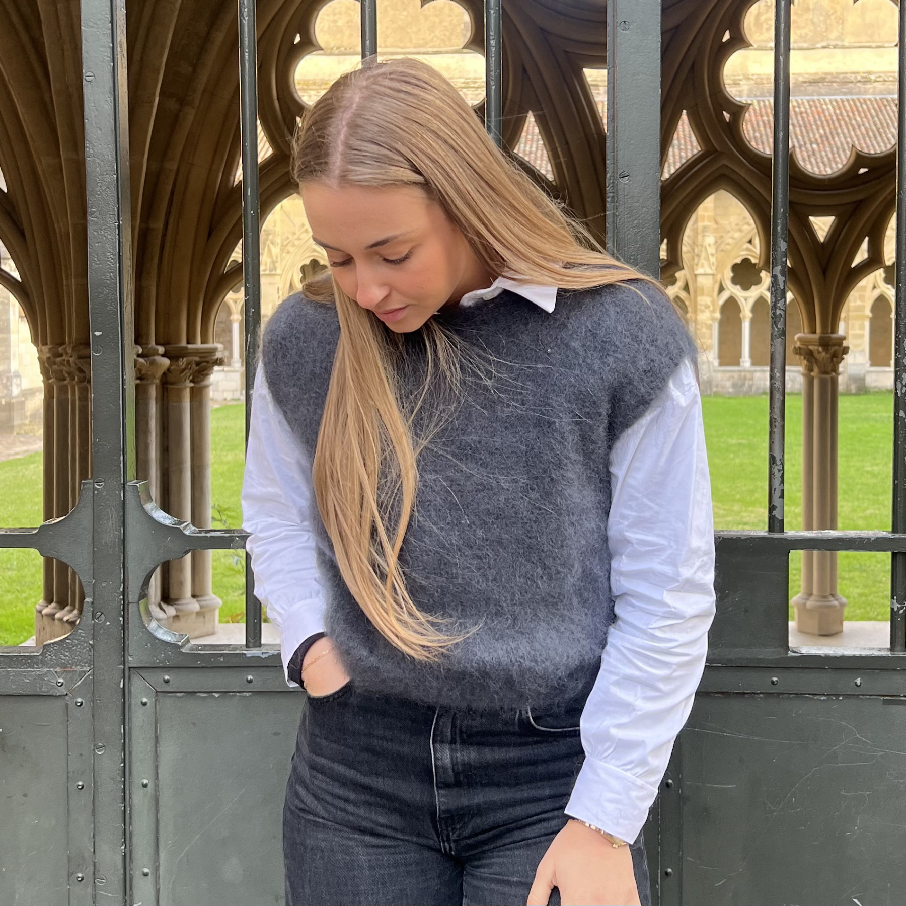 pull mohair sans manches chummy gris foncé (2)