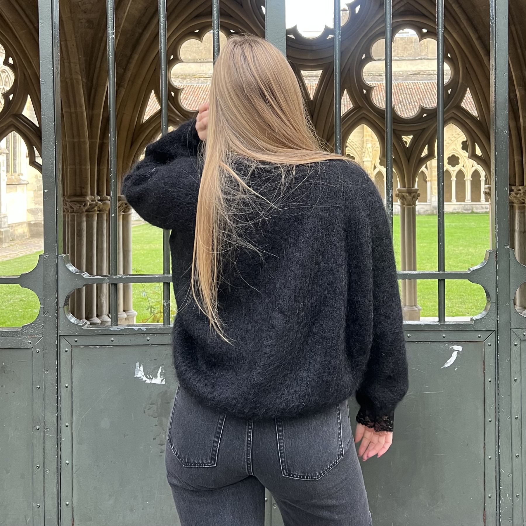 pull mohair détail noeud chummy noir (3)