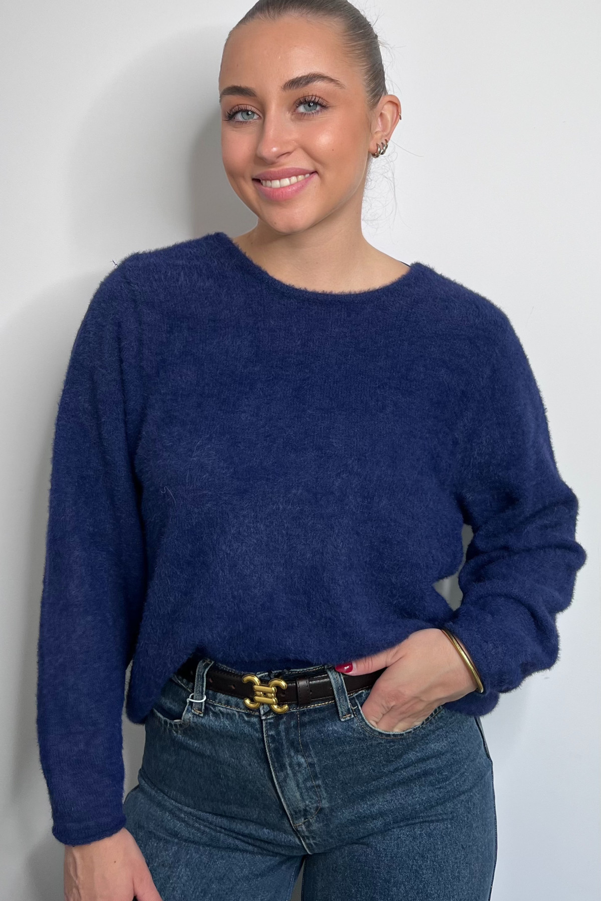 pull maille duveteuse bleu indigo avec boutons dans le dos (1)