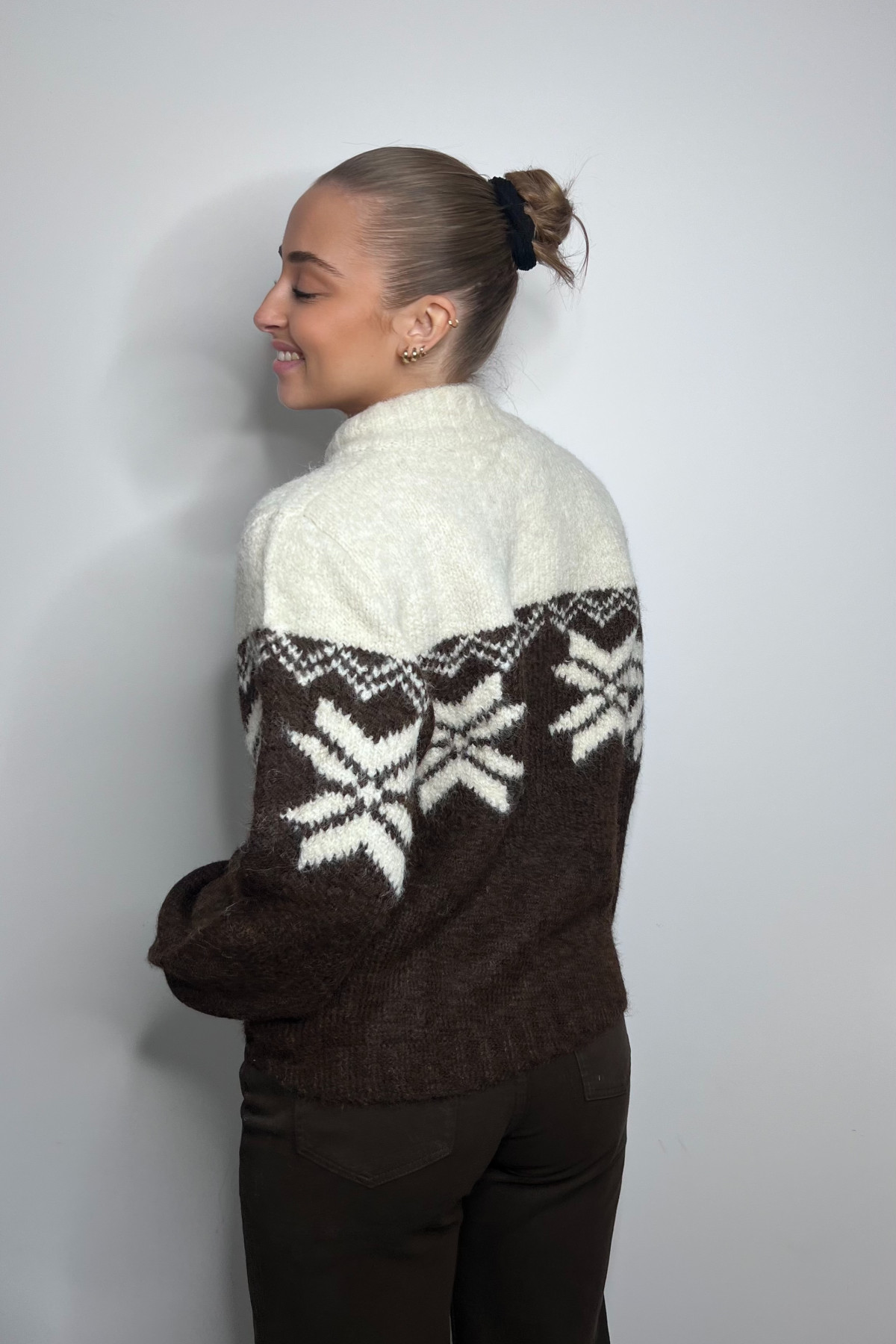 veste the korner blanc cassé et marron motifs hivernaux T25204511 (3)