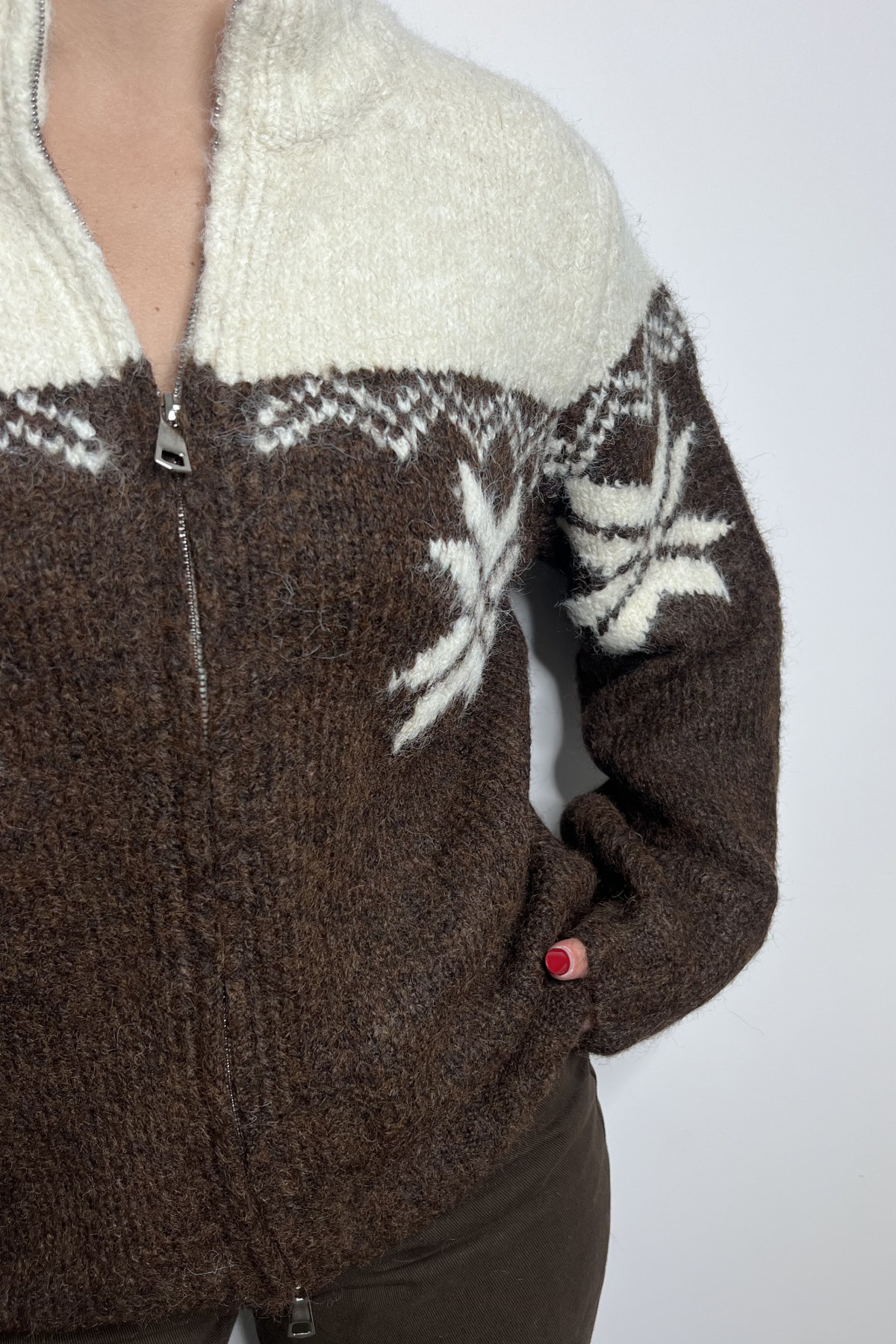 veste the korner blanc cassé et marron motifs hivernaux T25204511 (5)