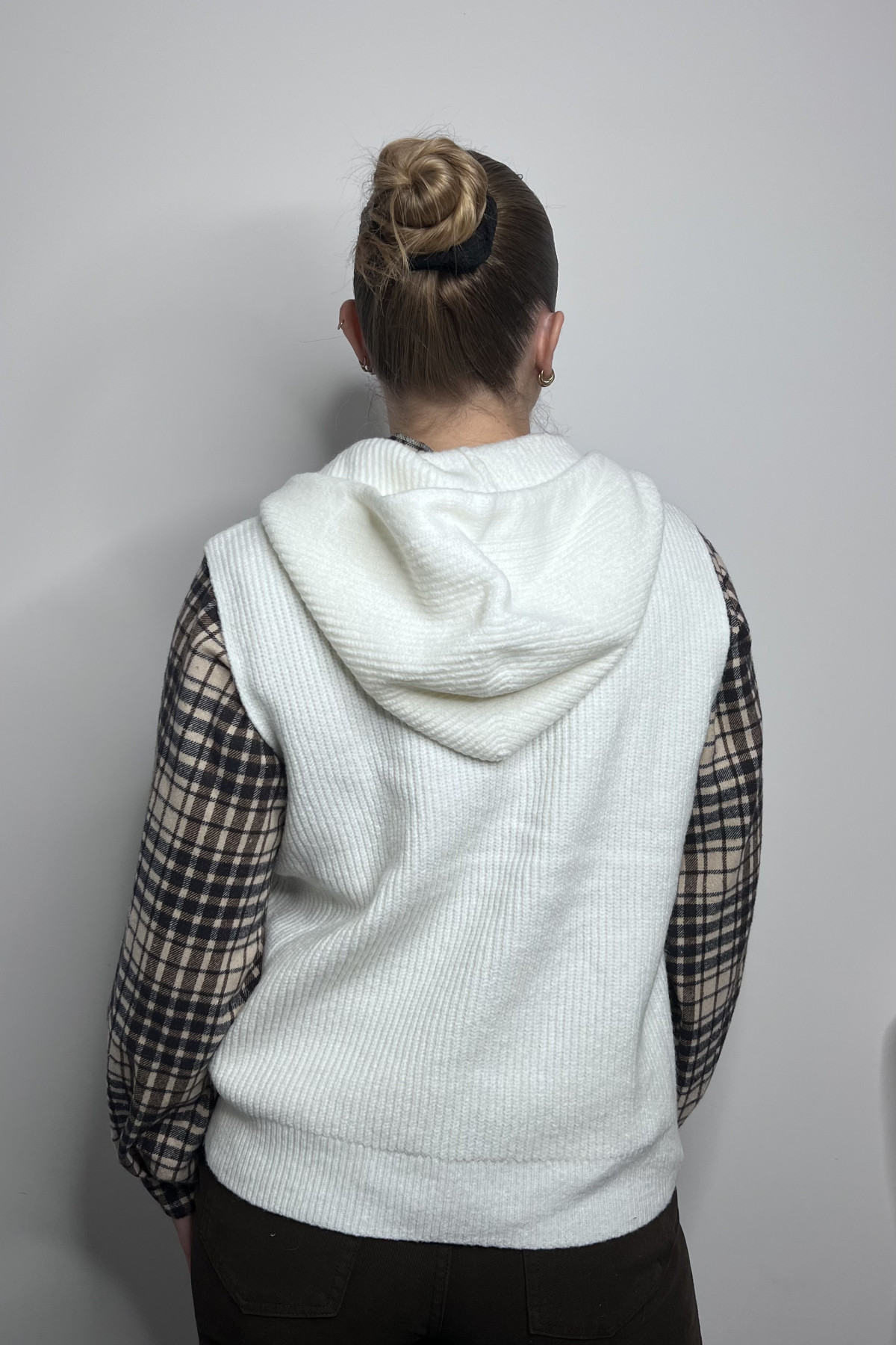 pull the korner sans manches a capuche blanc créme T25203406 (5)