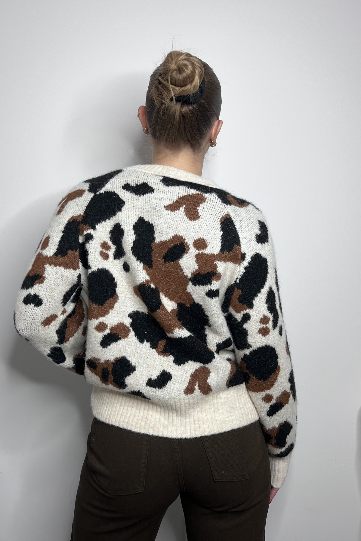 pull b young motif vache omea 20818177 (3)