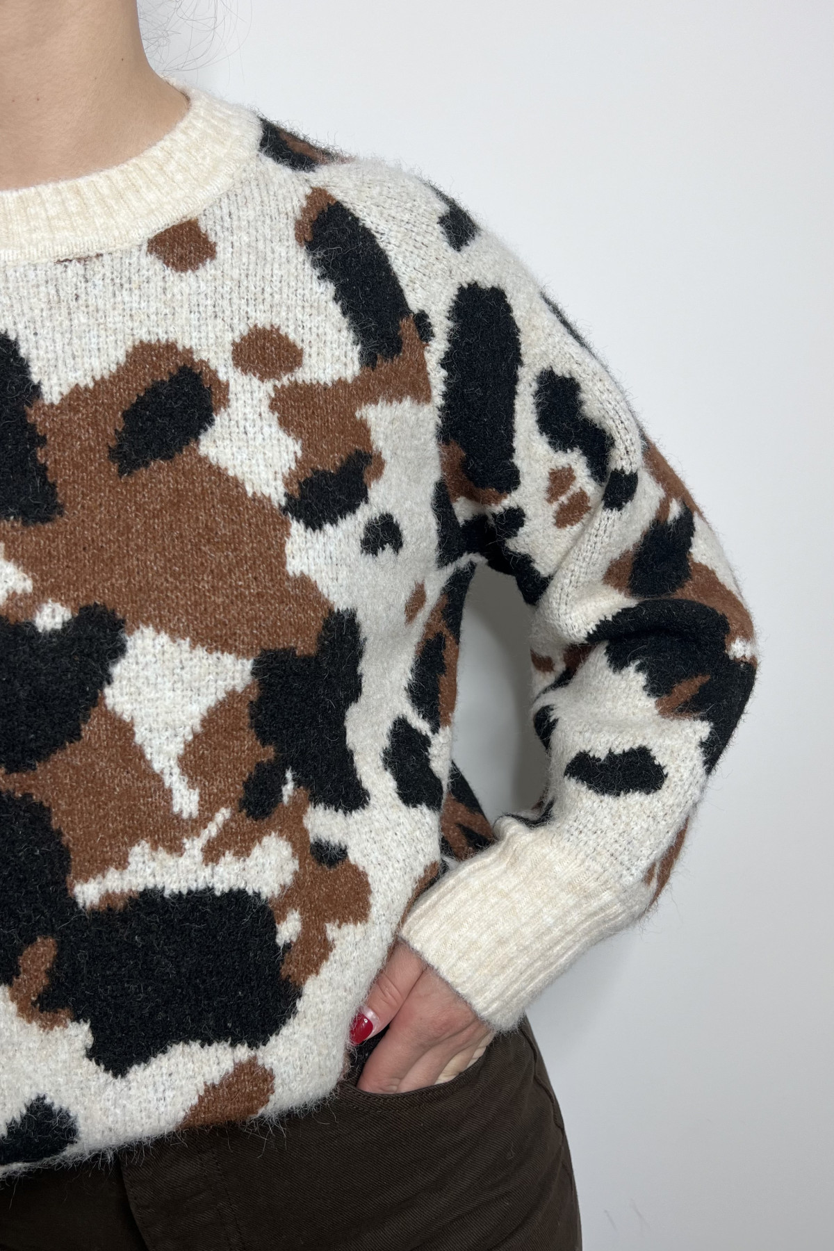 pull b young motif vache omea 20818177 (4)