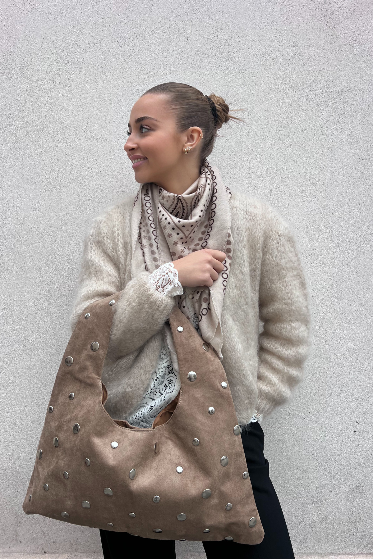 chummy sac en daim taupe effet hobo oversize (2)