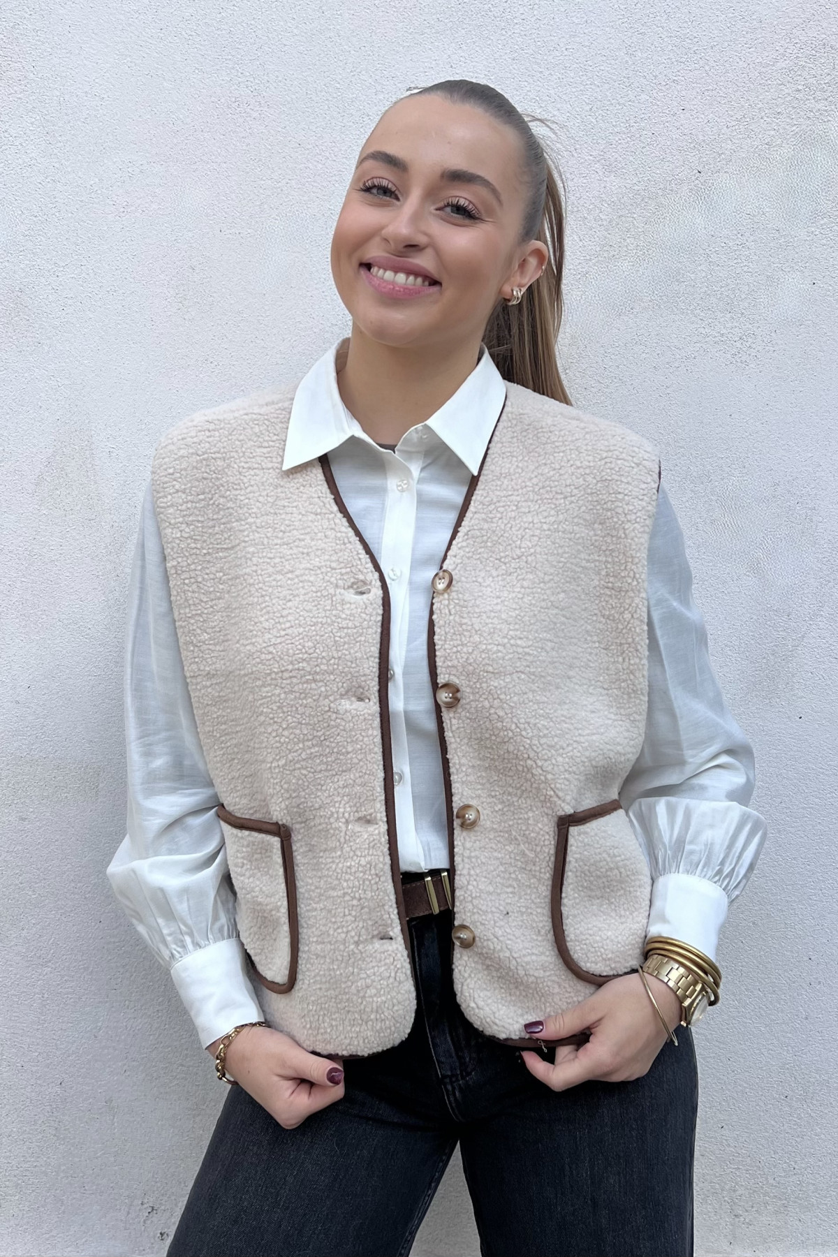 chummy sherpa blanc cassé avec coutures marrons et poches avant 488 (1)