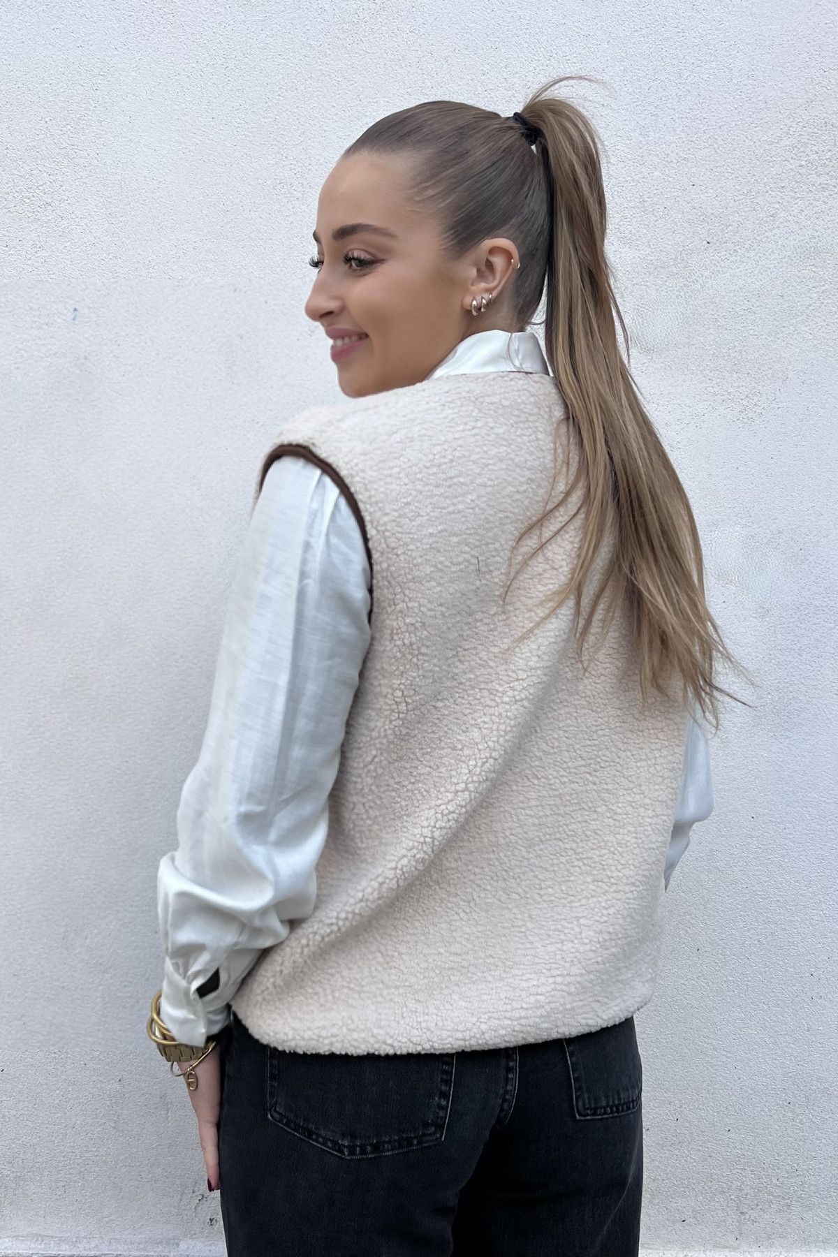 chummy sherpa blanc cassé avec coutures marrons et poches avant 488 (2)