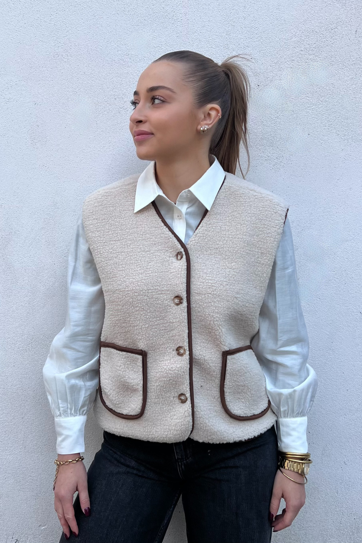 chummy sherpa blanc cassé avec coutures marrons et poches avant 488 (3)