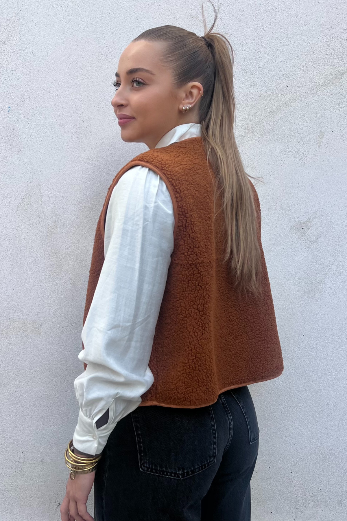 chummy veste sherpa sans manches avec poches avant camel (3)