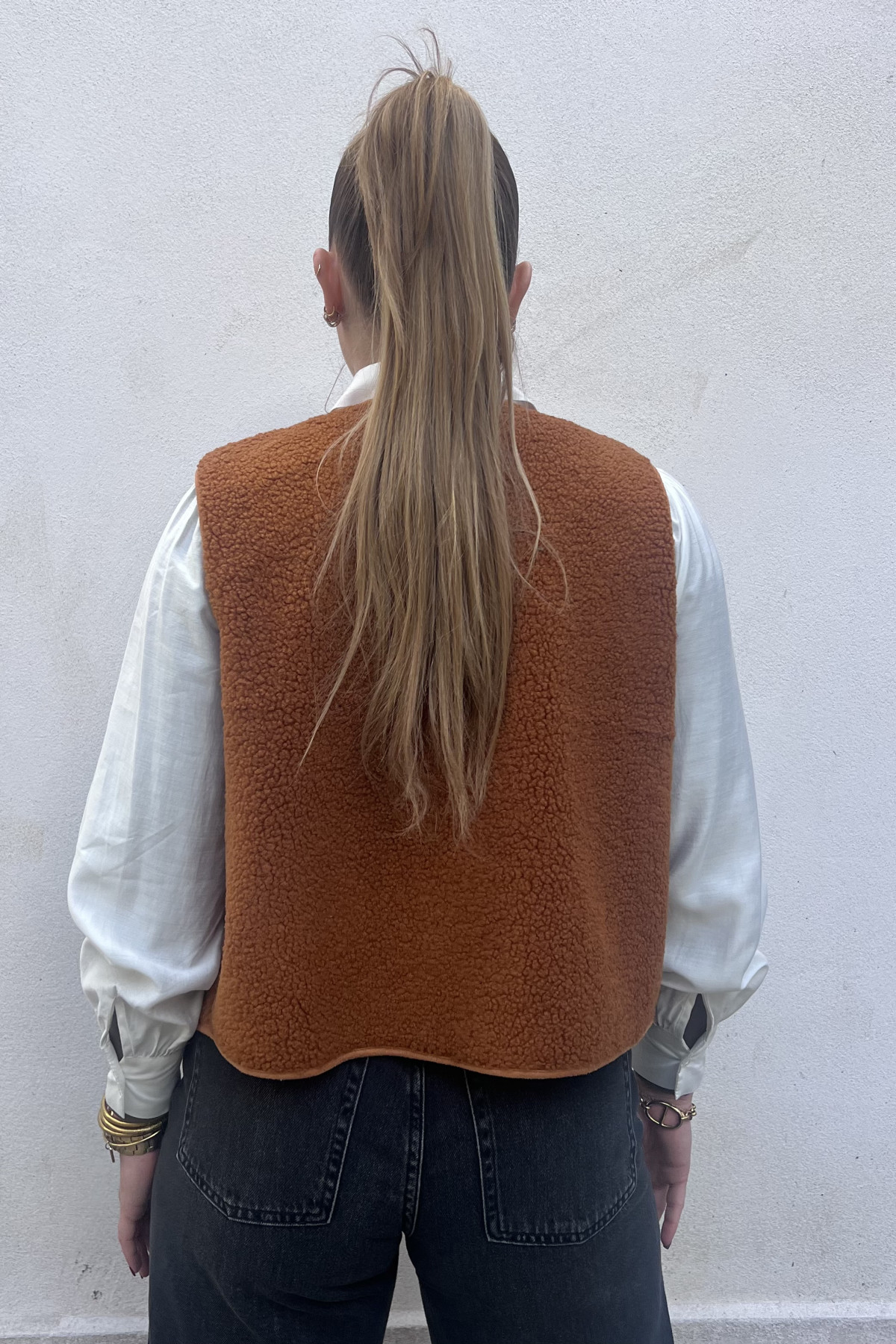 chummy veste sherpa sans manches avec poches avant camel (4)