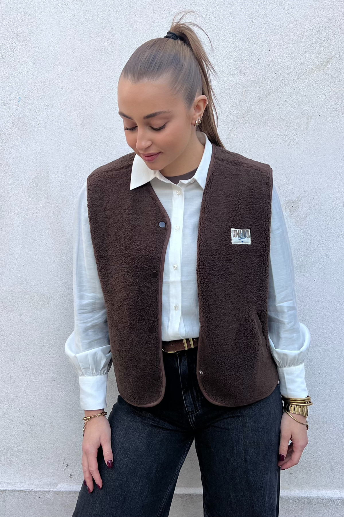 chummy veste sherpa sans manches avec poches avant choco 497 (2)