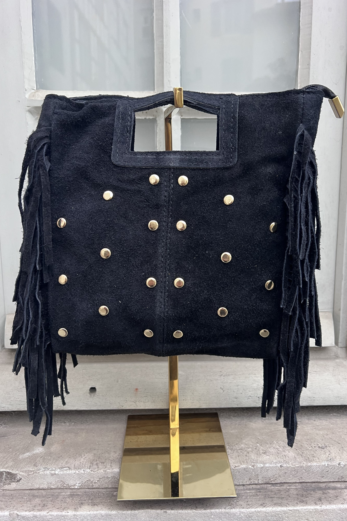 chummy sac marion en cuir à oeillets métalliques noir (2)