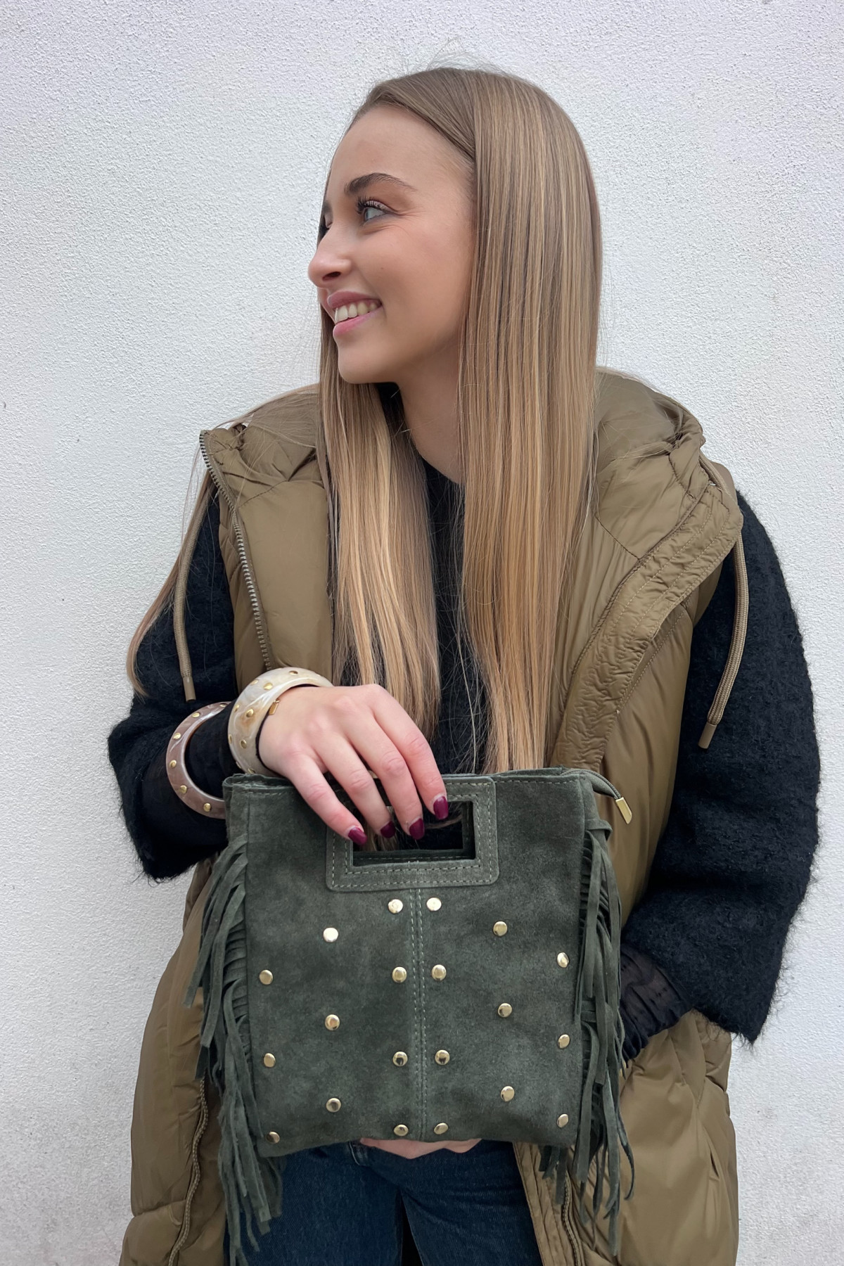 chummy sac marion en cuir à oeillets métalliques kaki (1)