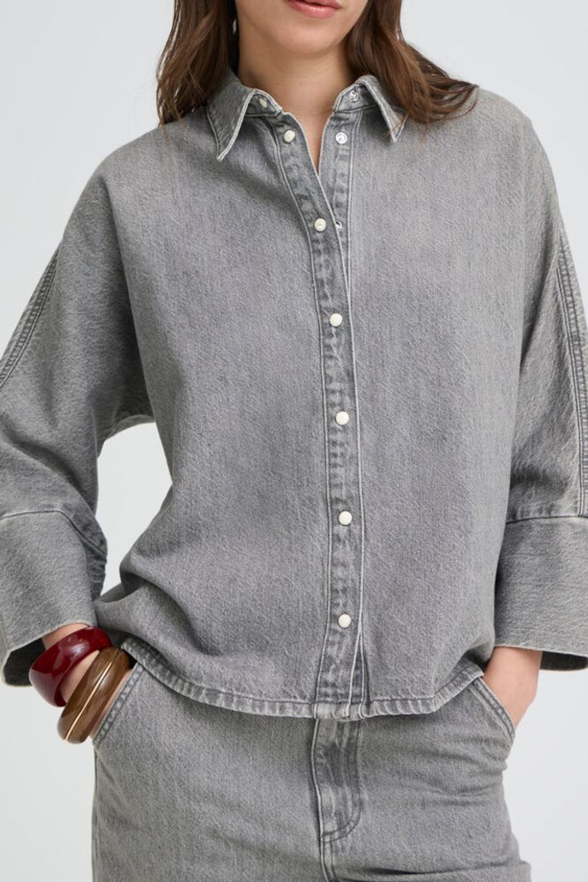 b young veste chemise en denim avec bouton pression 20818549 (2)