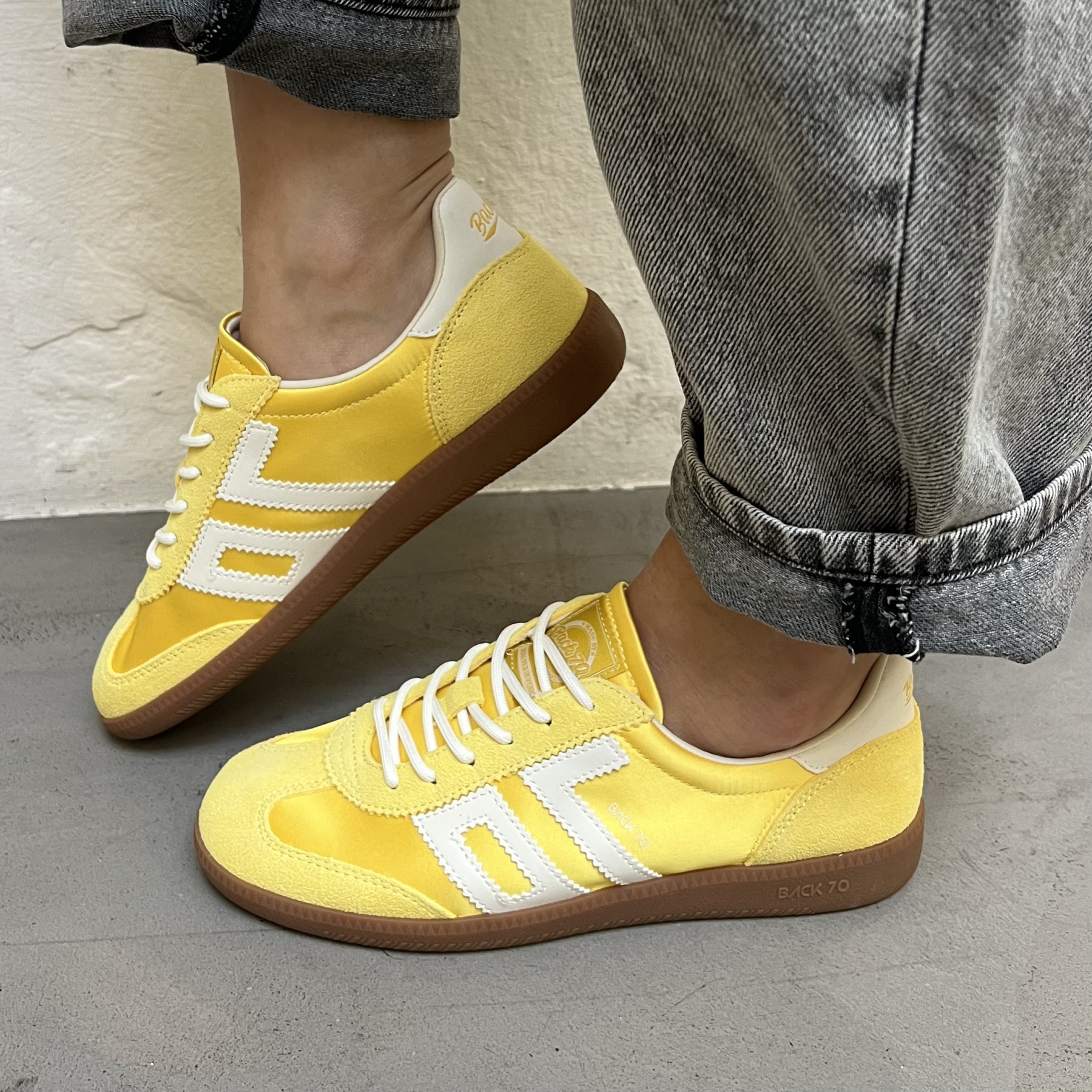 BACK 70 GHOST C26-118 SATIN BANANA (1)