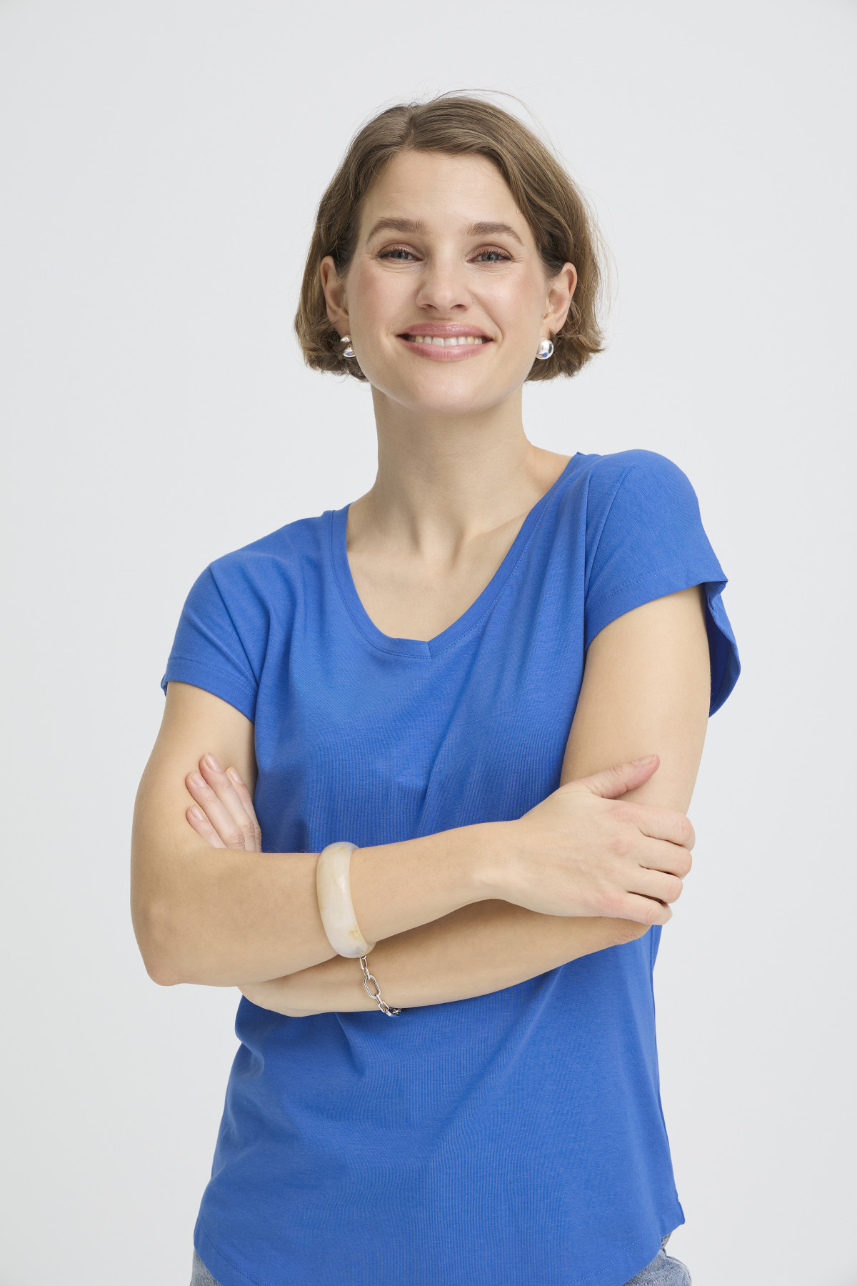 B young tee shirt pamila bleu col v 6364 ete 2026 (3)