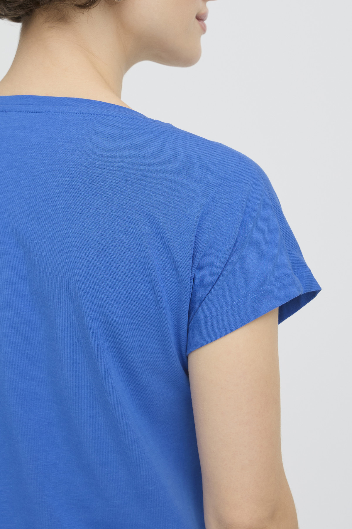 B young tee shirt pamila bleu col v 6364 ete 2026 (4)