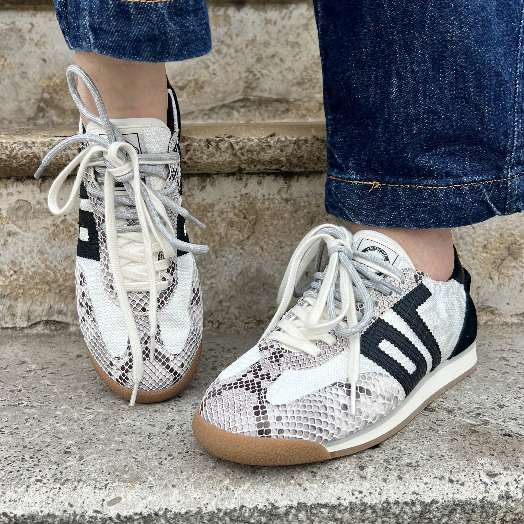 back 70 rocket a26-303 white stone (3)