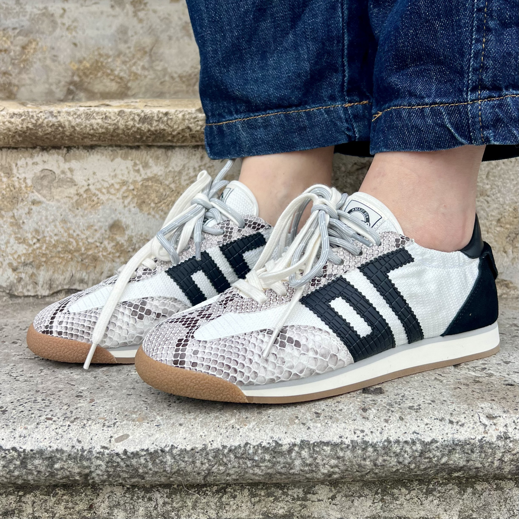 back 70 rocket a26-303 white stone (5)