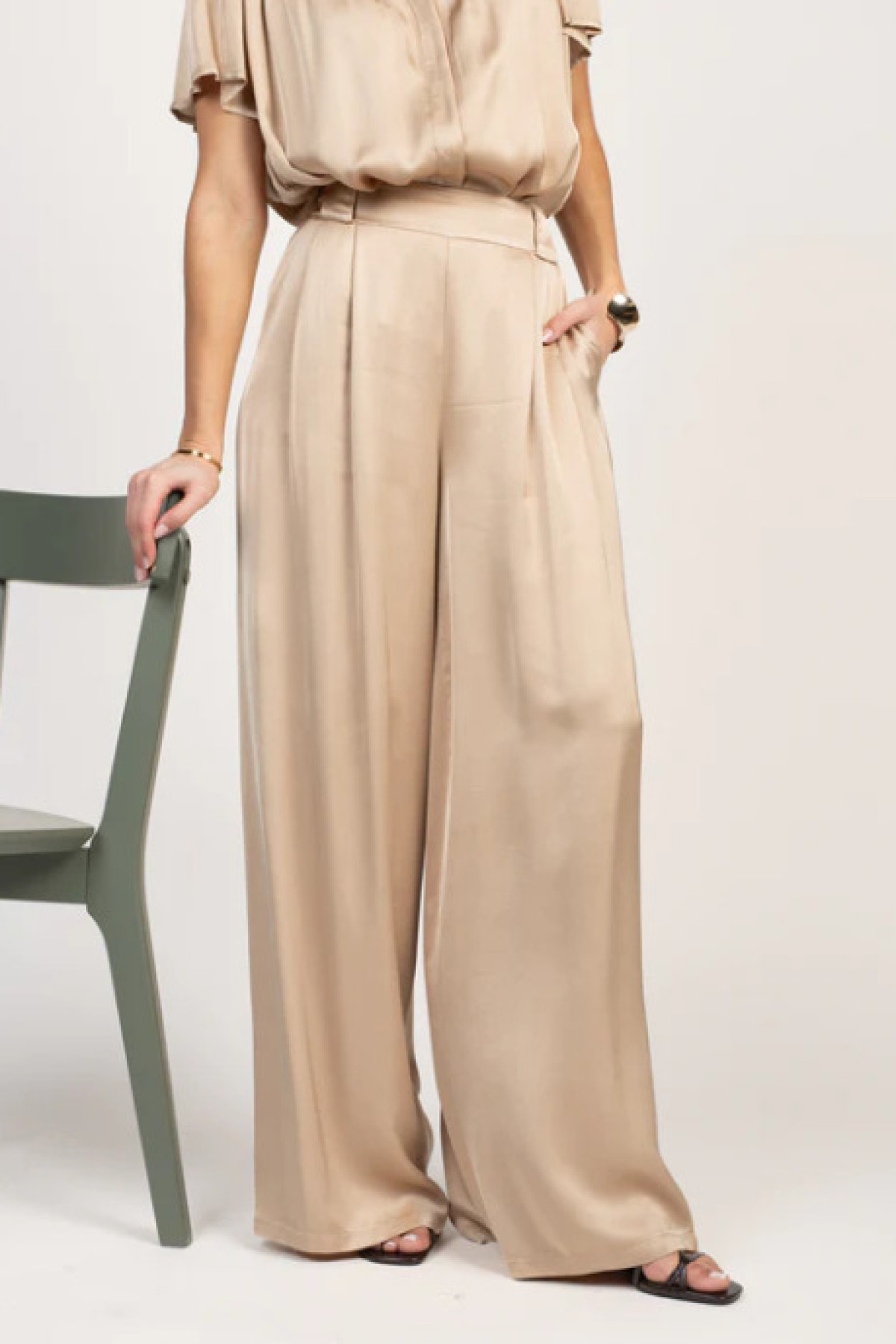 PAKO LITTO PANTALON SATINÉ ÉVASÉ EULALIE BEIGE (1)