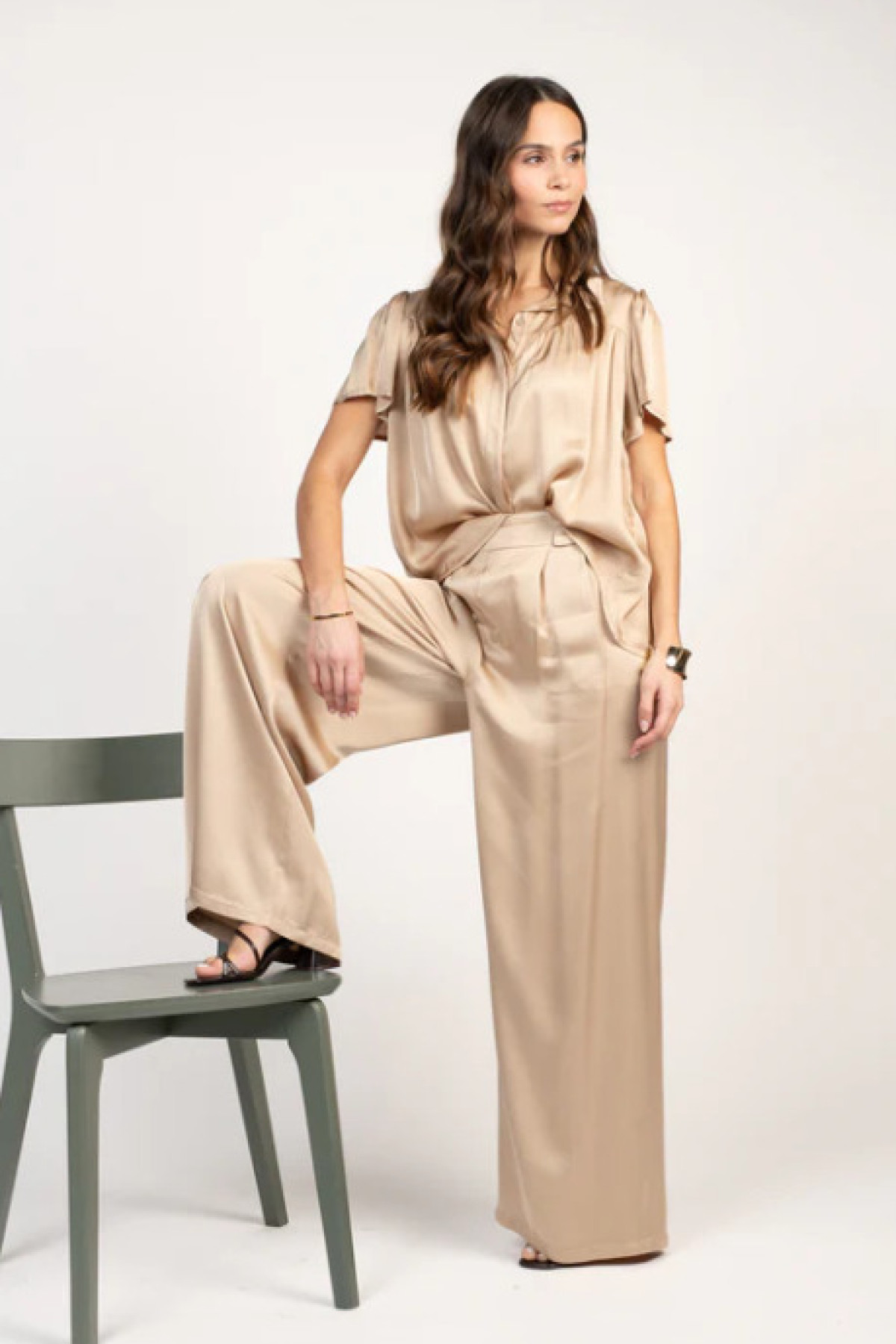 PAKO LITTO PANTALON SATINÉ ÉVASÉ EULALIE BEIGE (4)