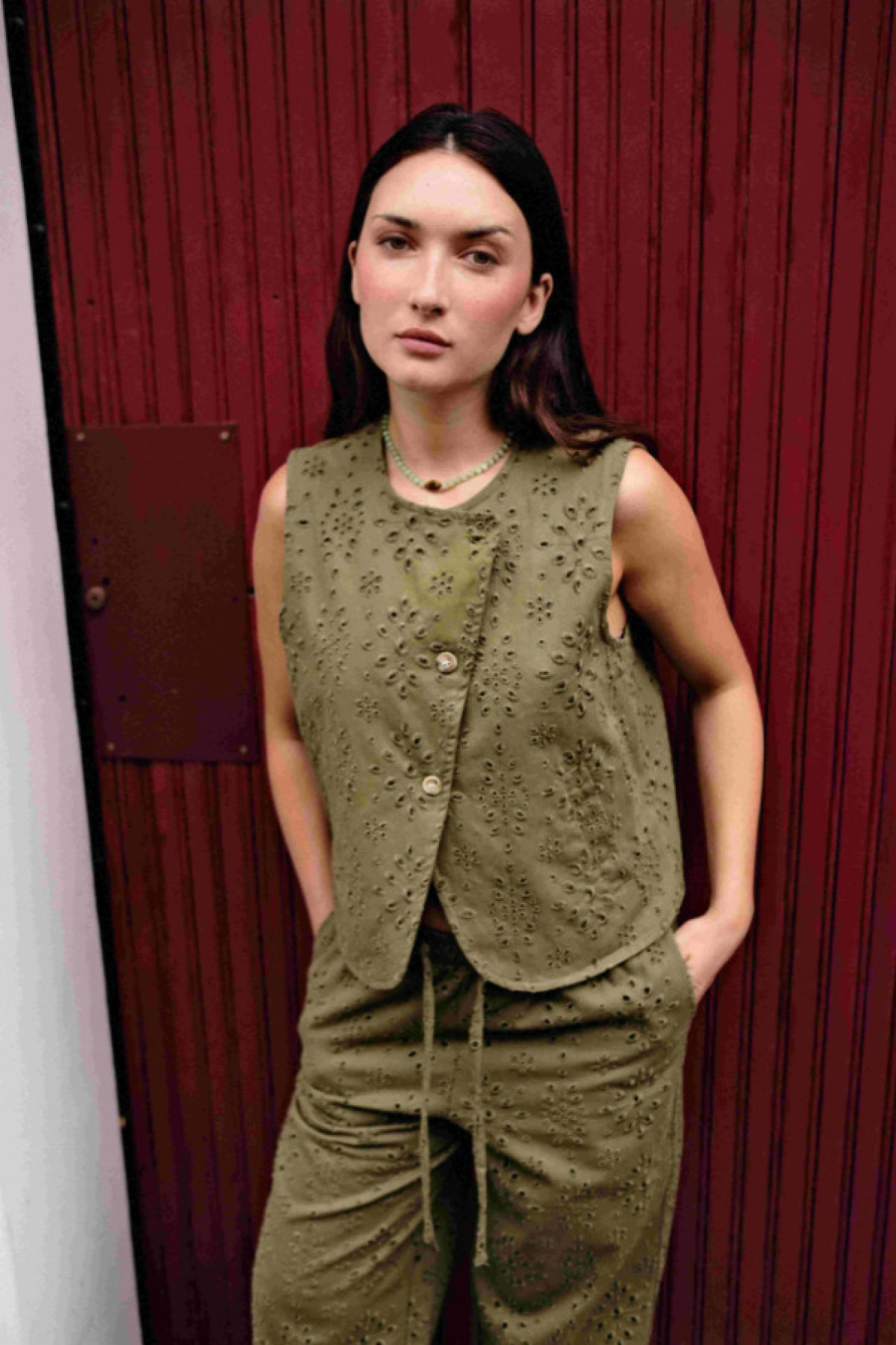 Gilet asymétrique brodé THE KORNER (1)