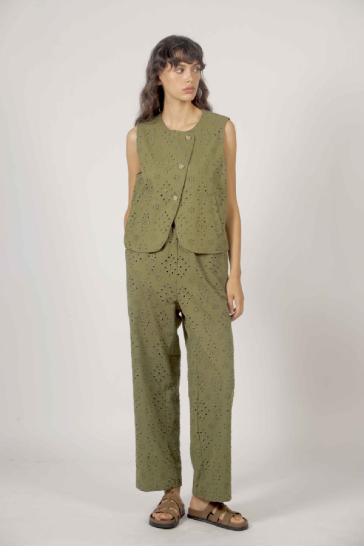 Gilet asymétrique brodé THE KORNER (2)