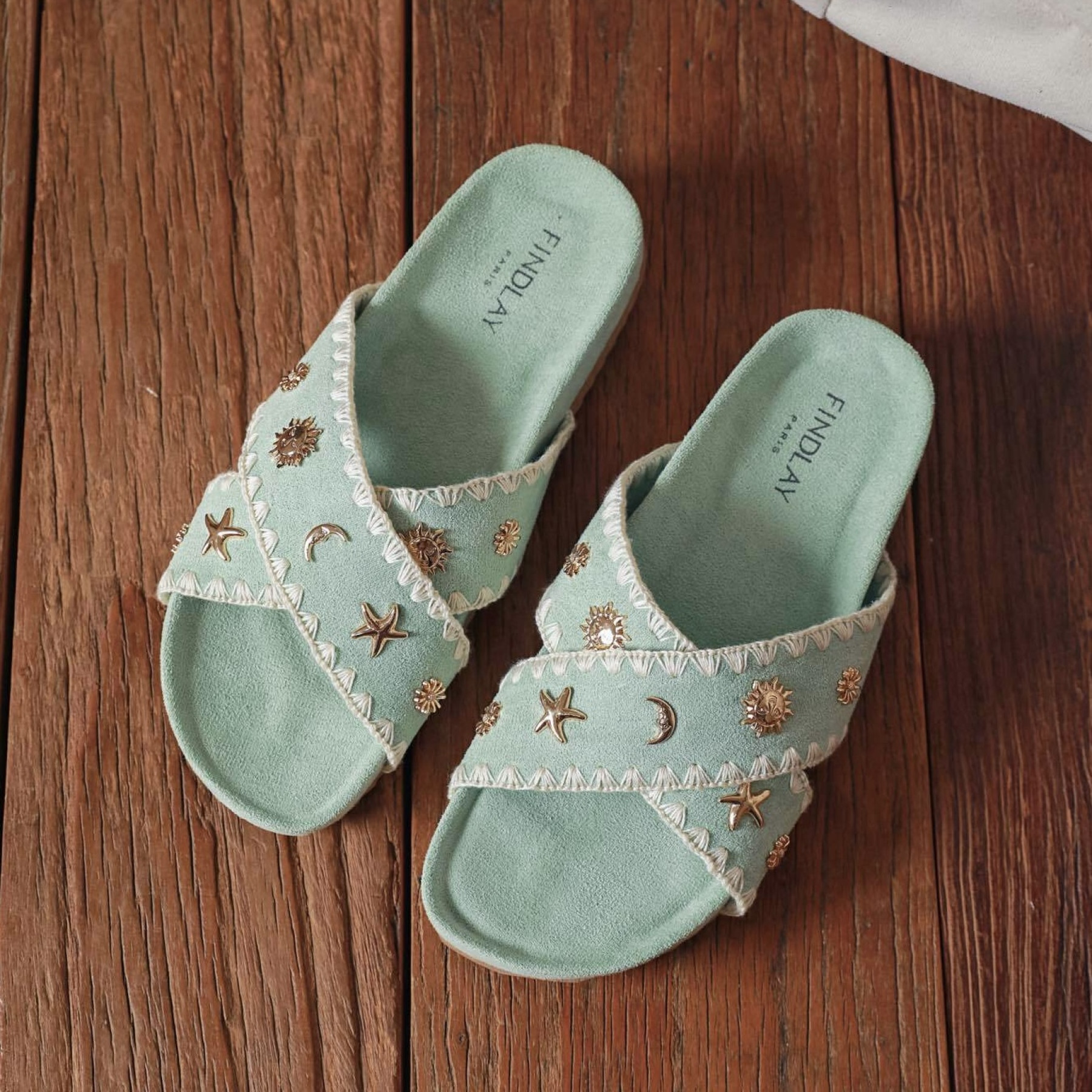 SANDALES 2 BRIDES BRELOQUES COQUILLAGES (1)