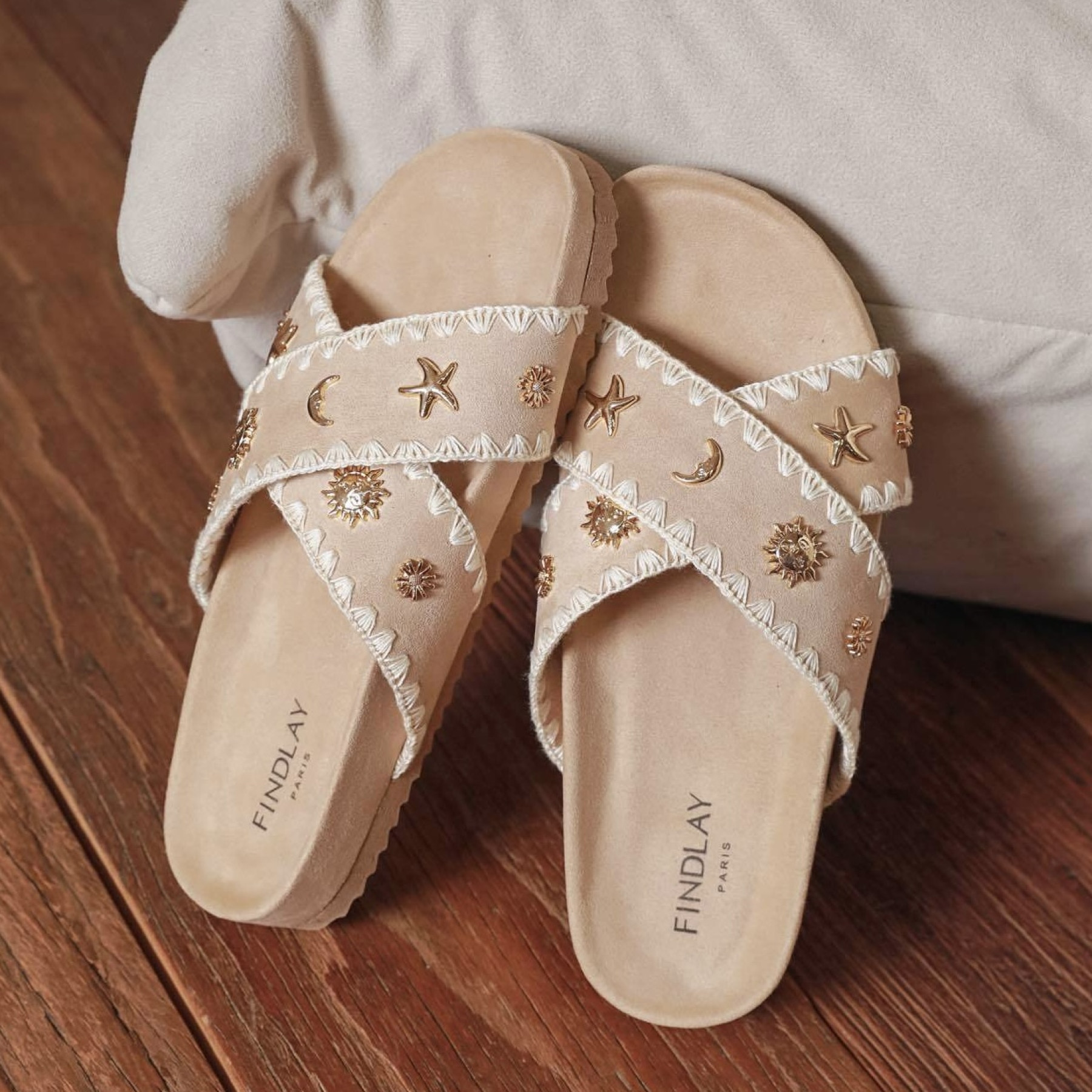 SANDALES 2 BRIDES BRELOQUES COQUILLAGES (1)