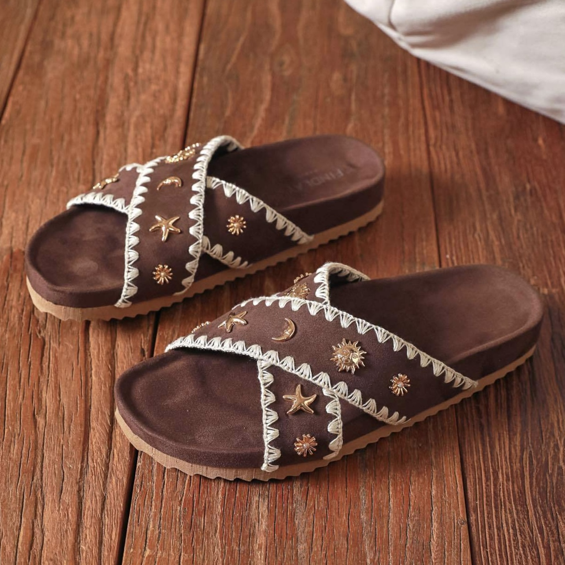 SANDALES 2 BRIDES BRELOQUES COQUILLAGES (1)