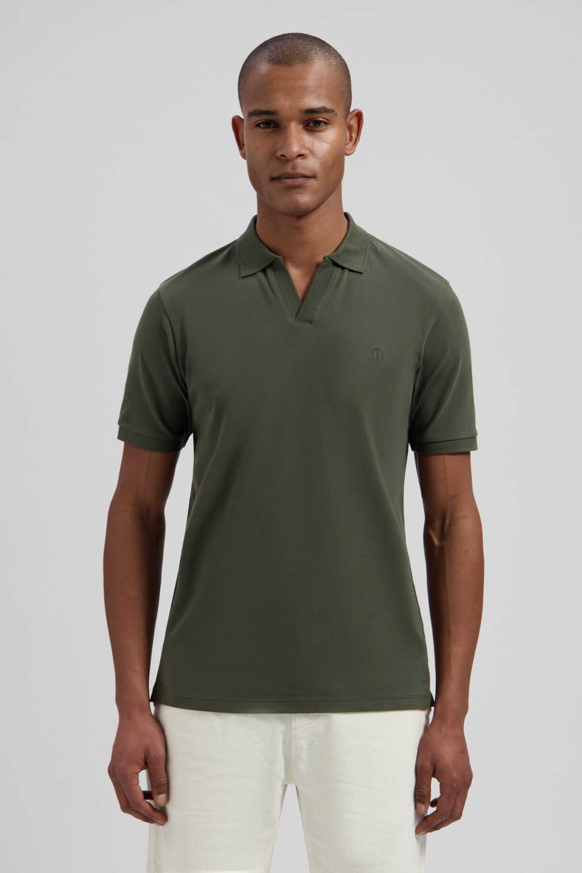 The Bowie V-Neck Polo kaki (1)