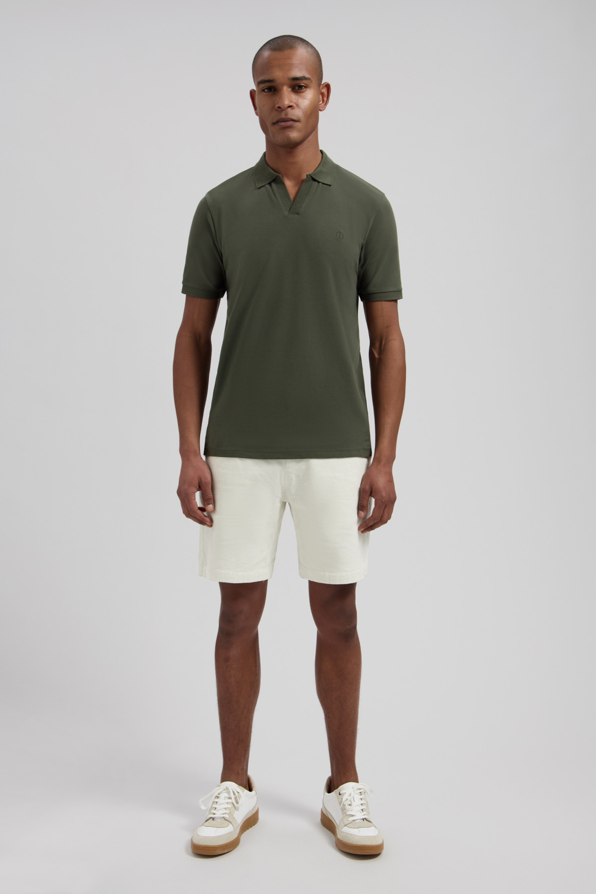 The Bowie V-Neck Polo kaki (2)
