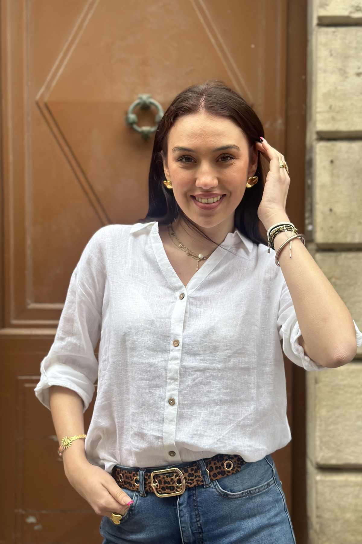 Chemise en lin oversize blanche avec boutons, manches courtes