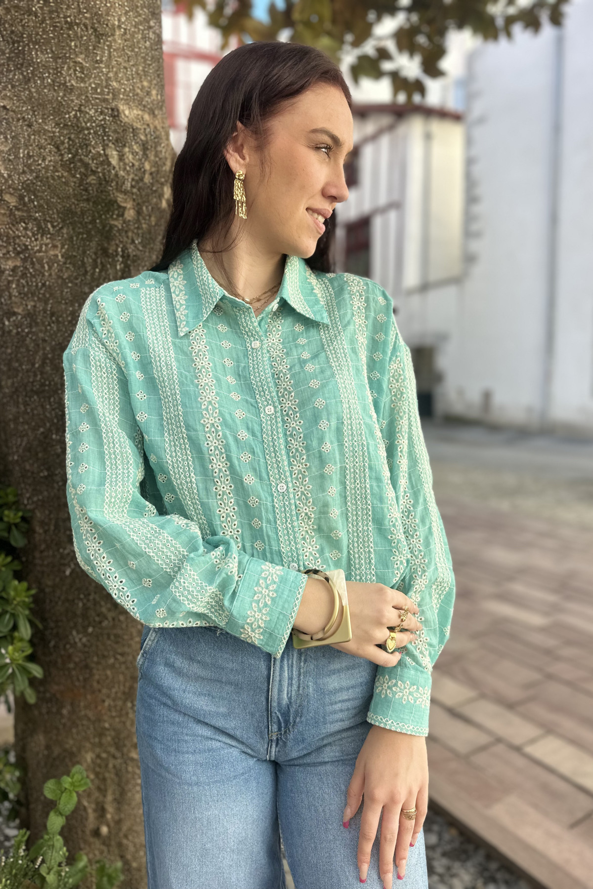 Chemise the korner bleu avec des broderie blanches