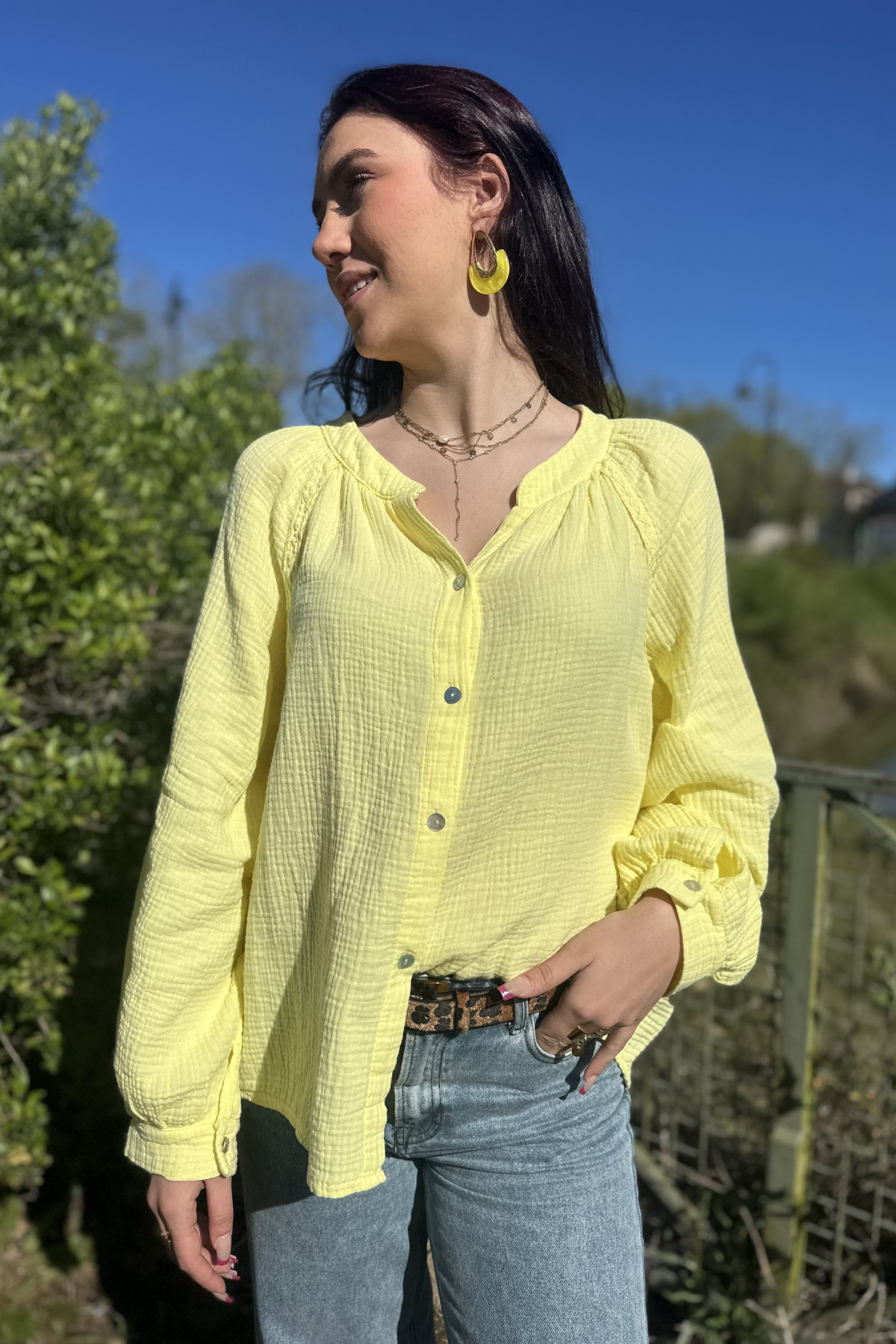 Chummy blouse gaze de coton jaune avec détails en dentelle