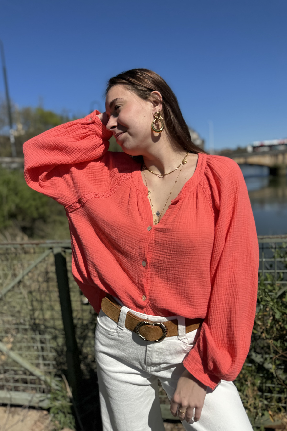 Chummy blouse gaze de coton rose corail avec détails en dentelle