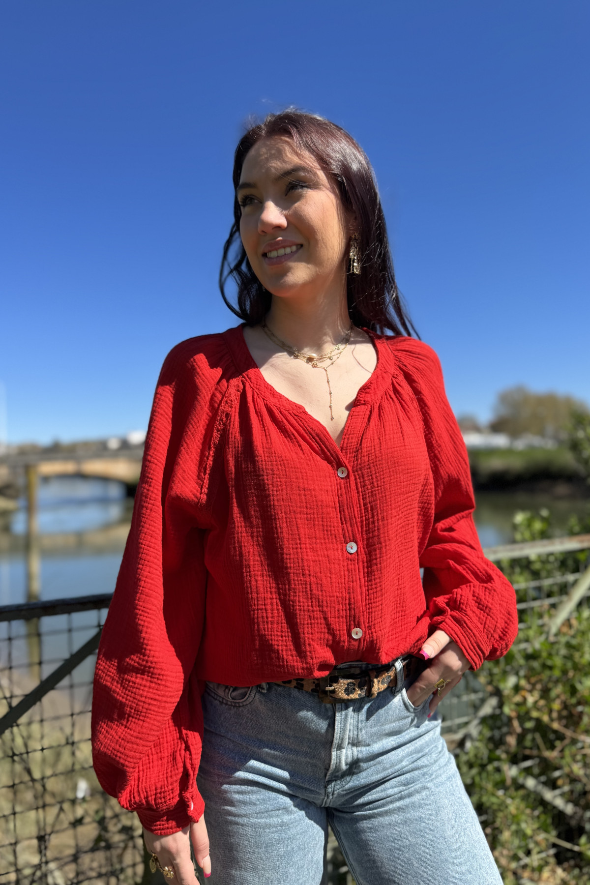 Chummy blouse gaze de coton rouge avec détails en dentelle