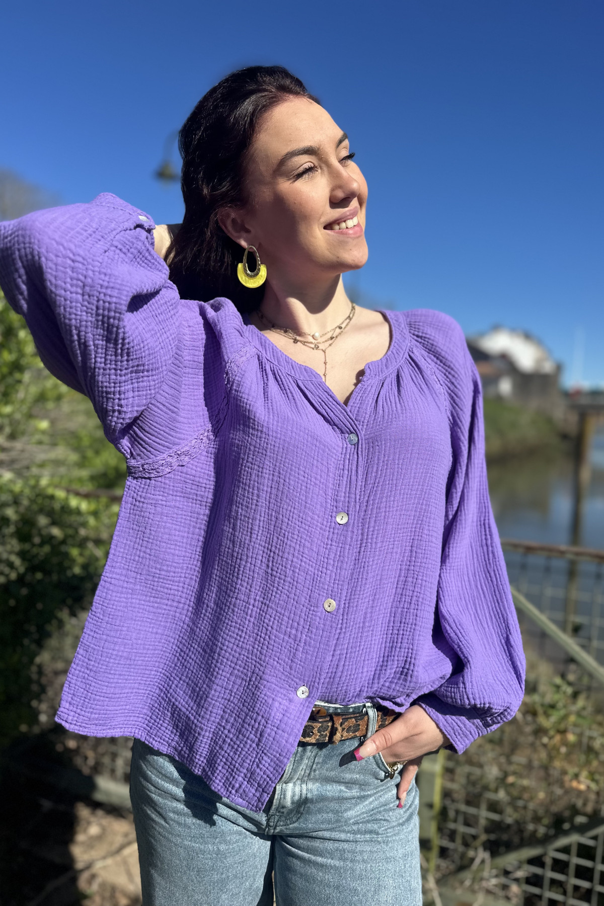 Chummy blouse gaze de coton violet avec détails en dentelle