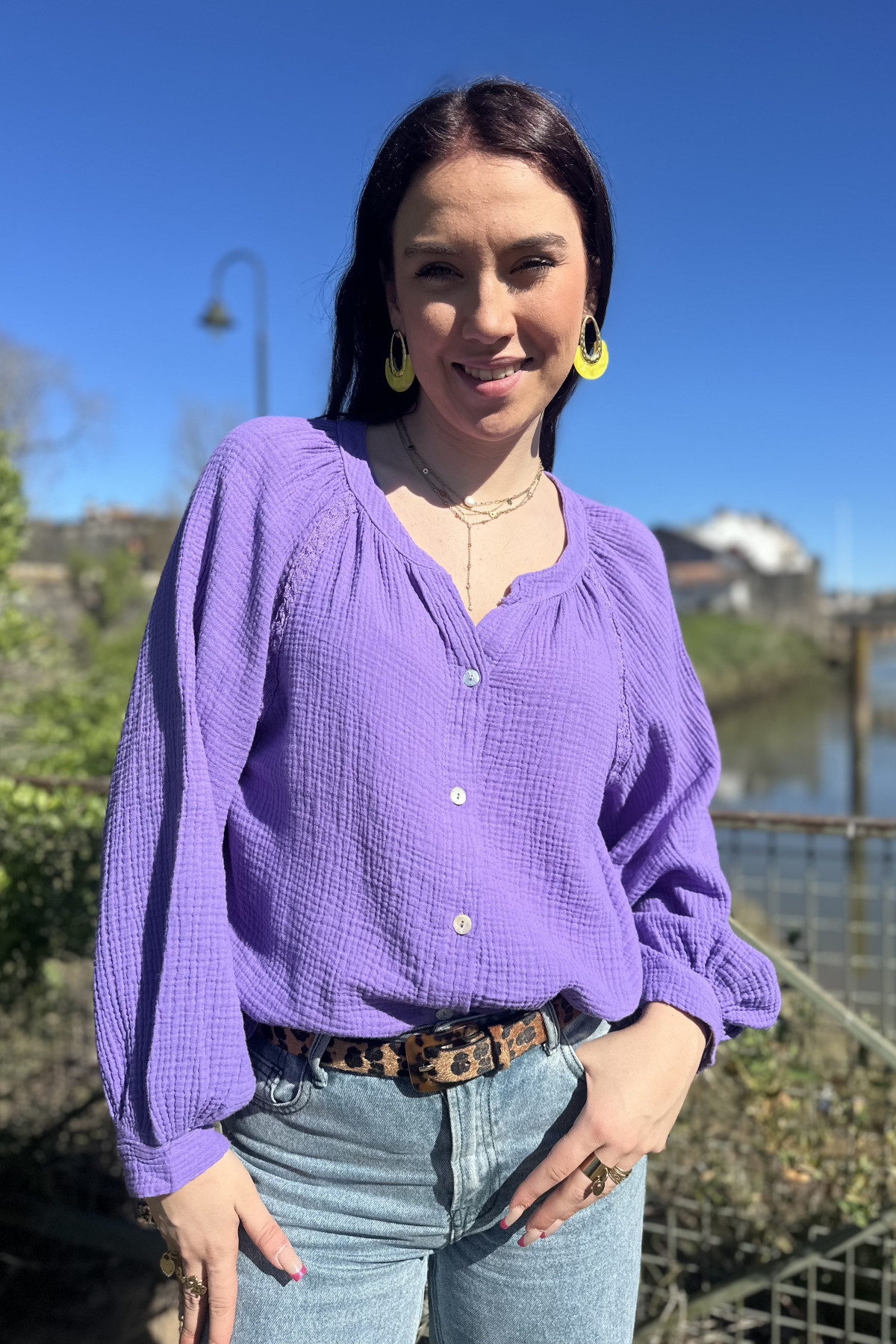 Chummy blouse gaze de coton violet avec détails en dentelle