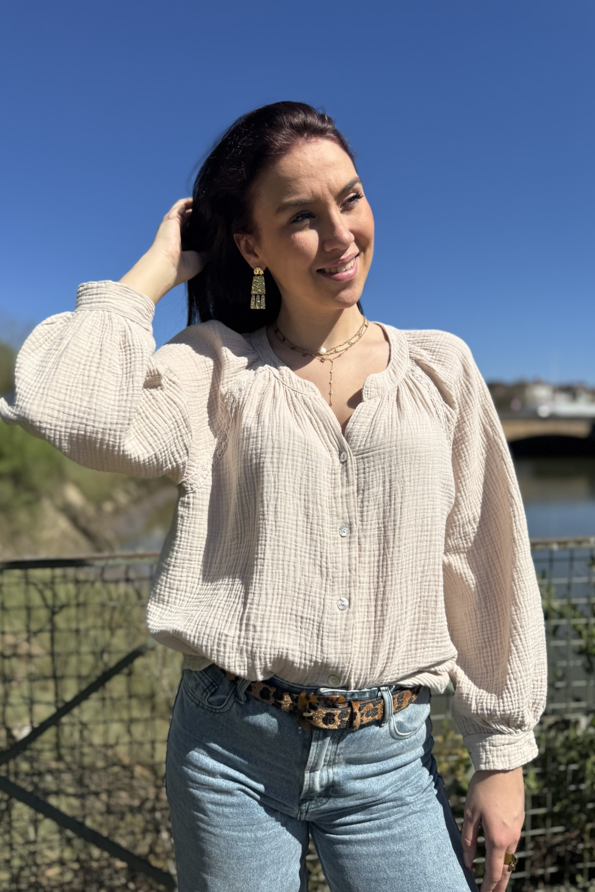 Chummy blouse gaze de coton beige avec détails en dentelle