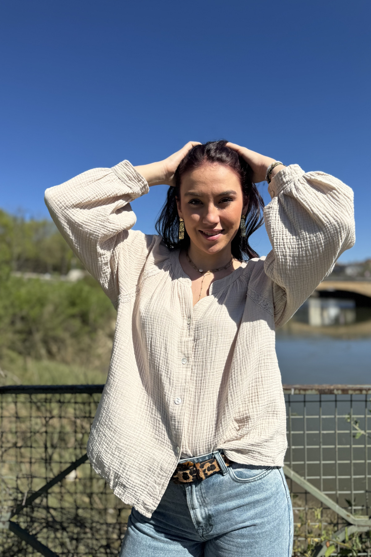 Chummy blouse gaze de coton beige avec détails en dentelle