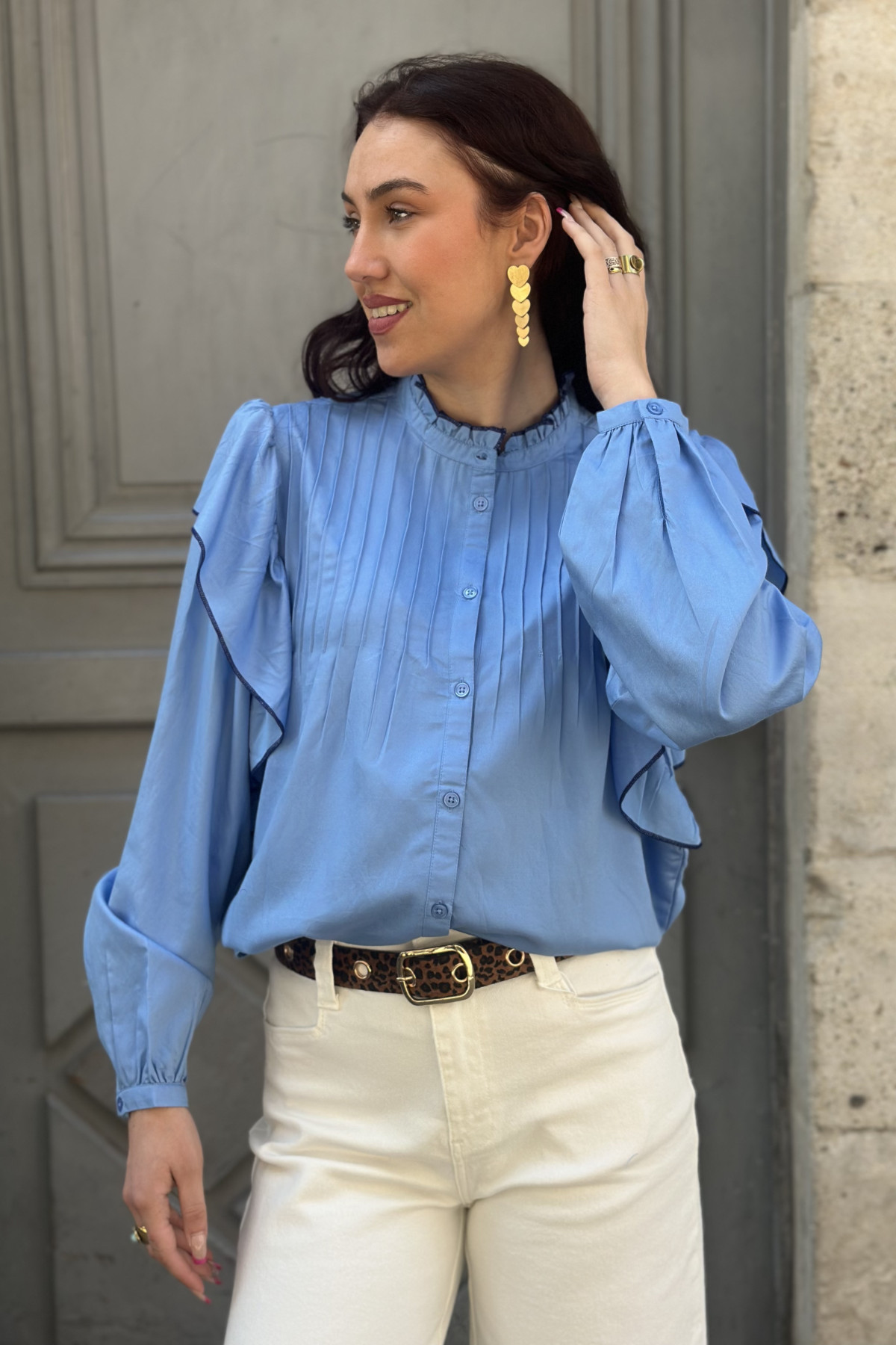 cream blouse bleu avec volants et plis plat