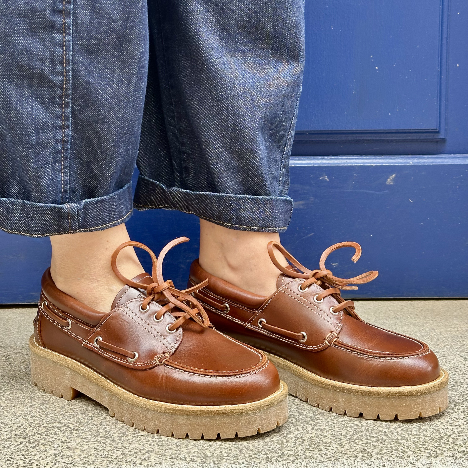 derbie pavement alvina plateau tan/white 
