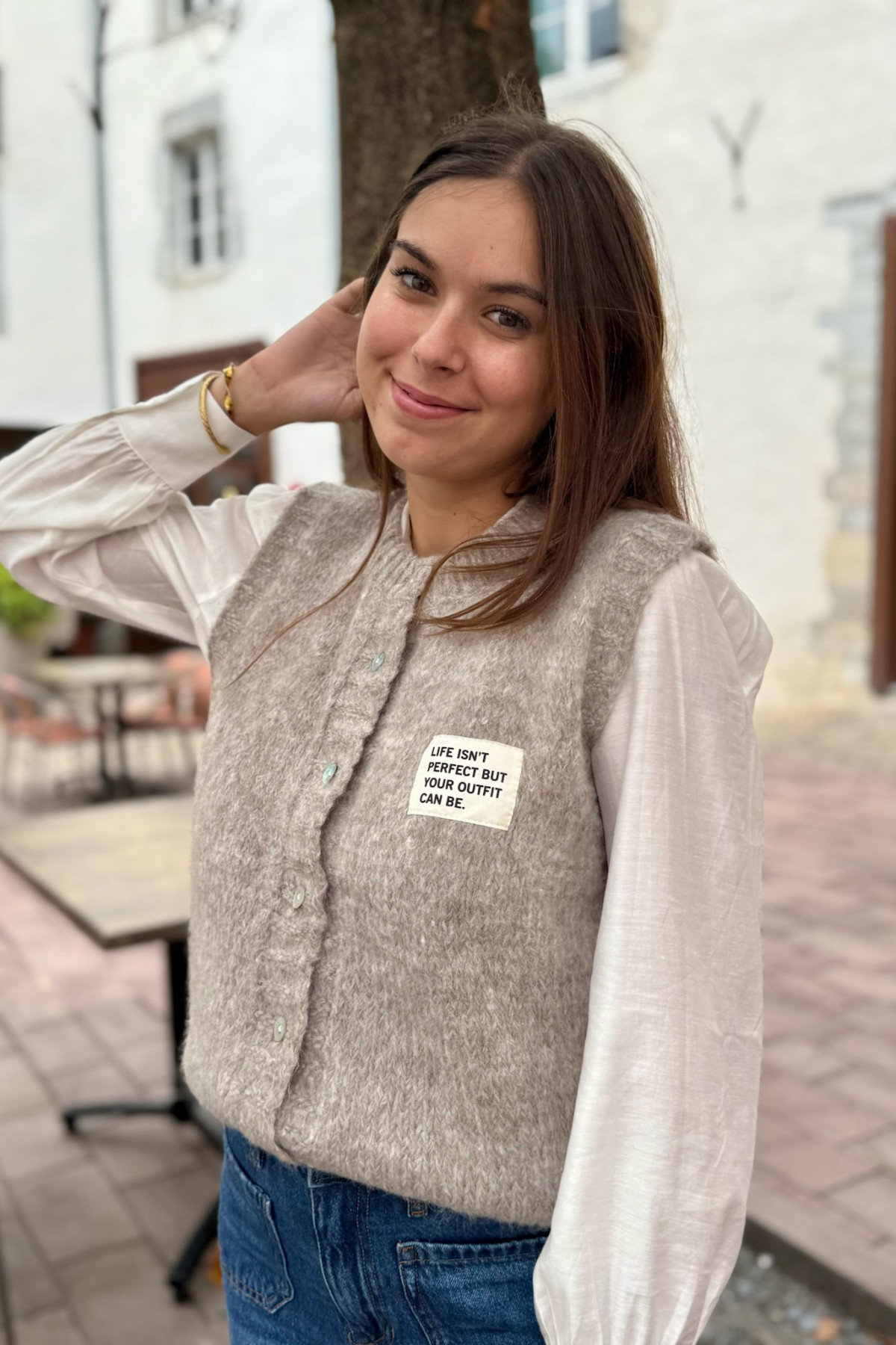Gilet sans manches beige en maille avec patch imprimé et boutons 26279
