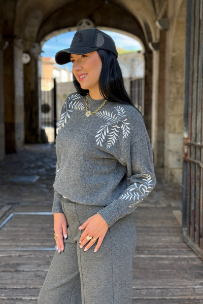 pull b young girl avec broderie blanches MAGGE 8186