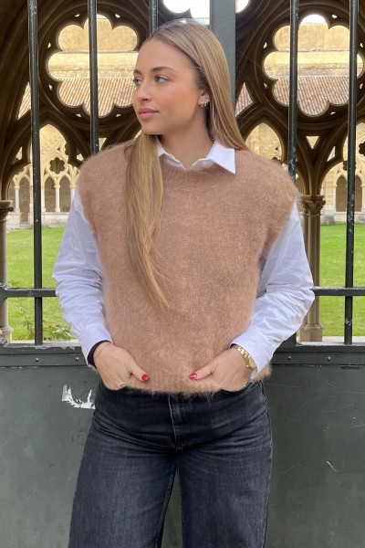 CHUMMY PULL MOHAIR SANS MANCHES CAMEL